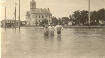 People standing in flood in the year 1917